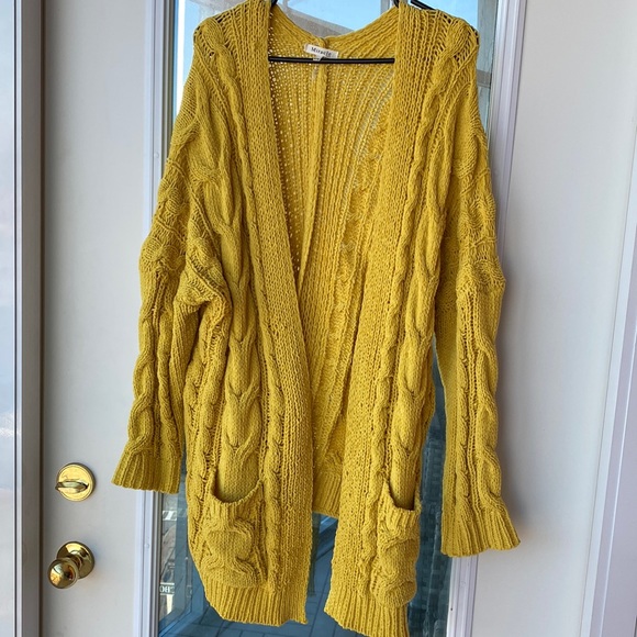 Sweaters - Oversized cable knit cardigan with pockets